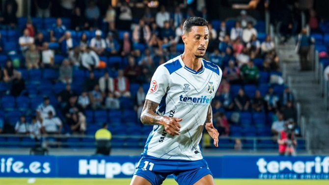 El jugador del CD Tenerife Maikel Mesa será juzgado por un delito de robo con violencia