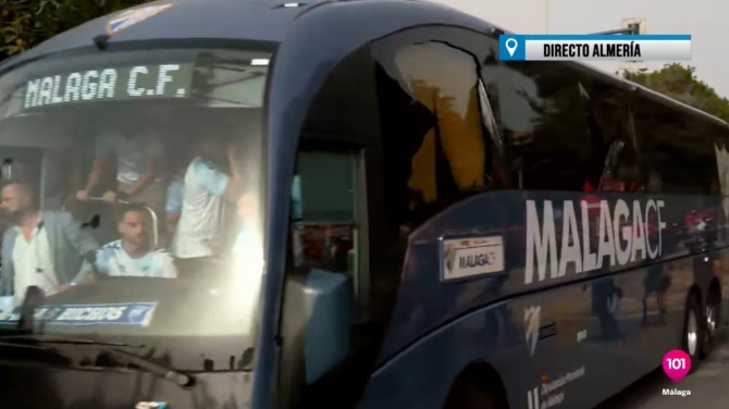 Se retrasa el partido del playoff tras el ataque de ultras del Almería al autobús del Málaga