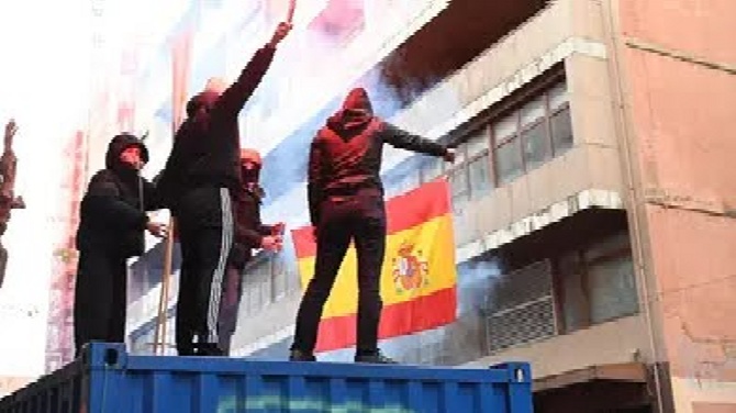 Los partidos de Vitoria, excepto Bildu, condenan la agresión a un seguidor de España