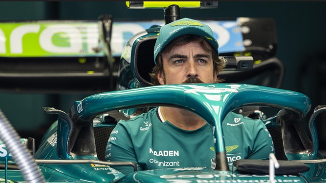 Fernando Alonso suma sus primeros puntos en Mónaco tras una sanción a Checo Pérez