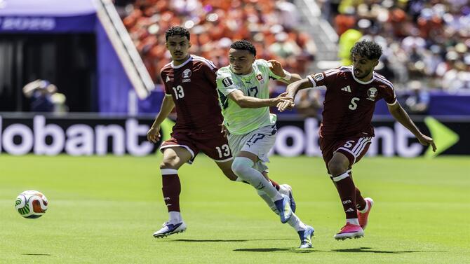 Un problema técnico impidió visualizar la revisión del VAR en el penalti señalado a favor de Suiza