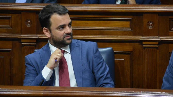 El PSOE acusa a la presidenta del Cabildo de jugar con el tinerfeñismo usando el Heliodoro