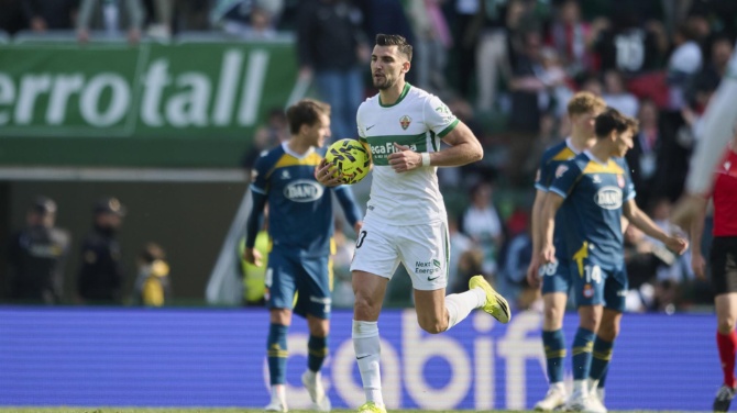 El Elche rescinde la cesión de Rafa Mir tras la sentencia de condena por agresión sexual