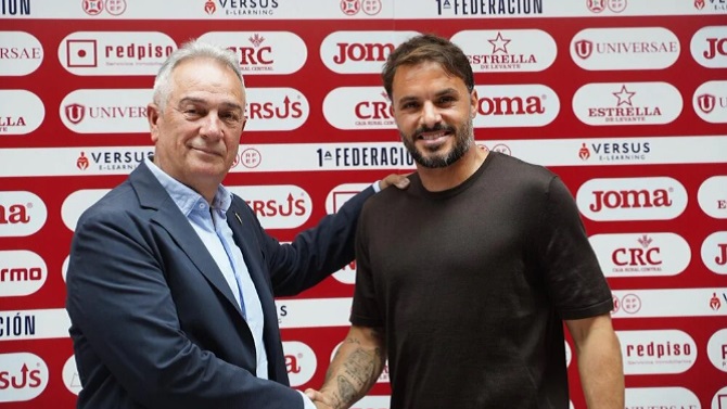Pedro León, nuevo presidente del Real Murcia con Felipe Moreno en la propiedad