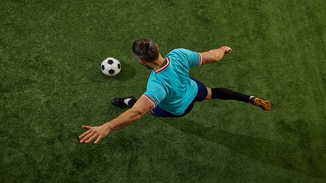 El cuerpo de los futbolistas de élite se activa al despertase en el día de la competición