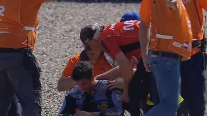 Una dura caída marca el regreso de Álex Márquez en una sesión liderada por Bezzecchi