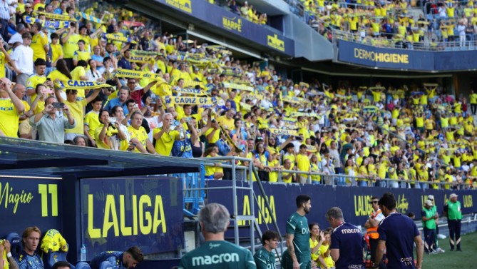 El Cádiz saldrá de la lista de la FIFA de clubes con prohibición de fichar: fue un error