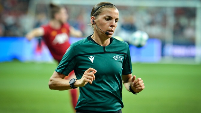 La UEFA nombra Oficial de Arbitraje a la colegiada internacional Stéphanie Frappart