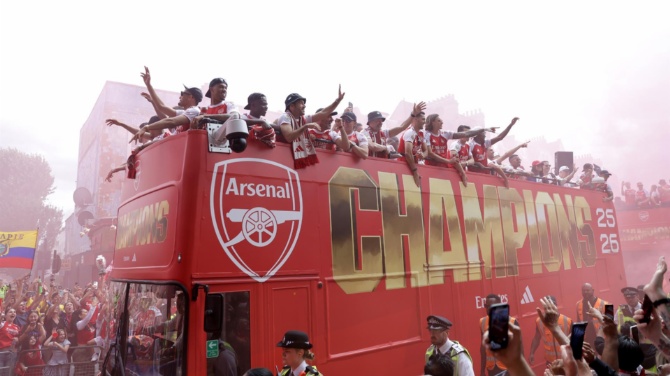 Un millón de personas celebran la Premier League del Arsenal con nueve detenciones