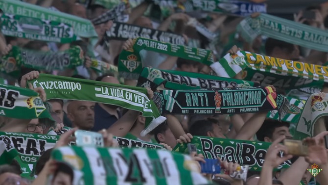 Antiviolencia propone una multa de 30.000 euros al Betis por bengalas en el partido ante el Braga