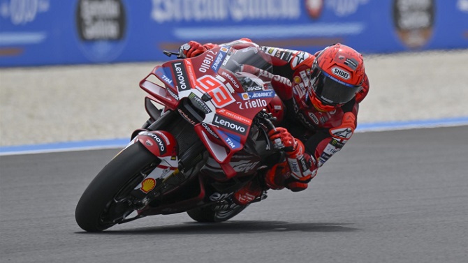 Marc Márquez inicia la remontada con una victoria al esprint en Hungría