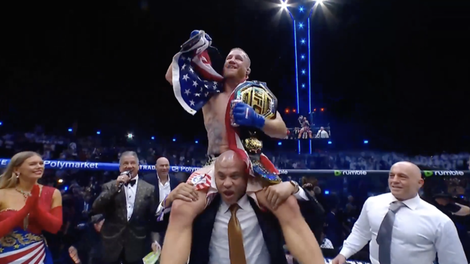 Topuria pierde el invicto y el cinturón ante Gaethje en la histórica UFC de la Casa Blanca