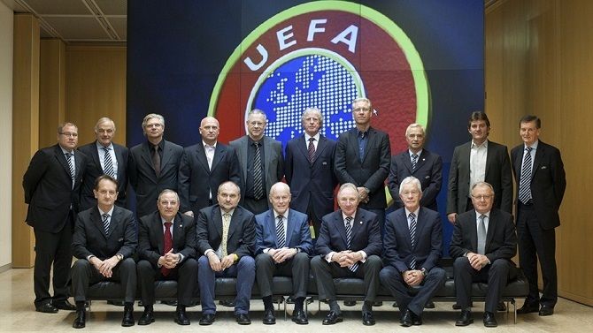 Gin&eacute;s Mel&eacute;ndez, en la fila inferior, segundo por la izquierda