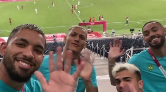 F: Douglas Costa (Twitter)