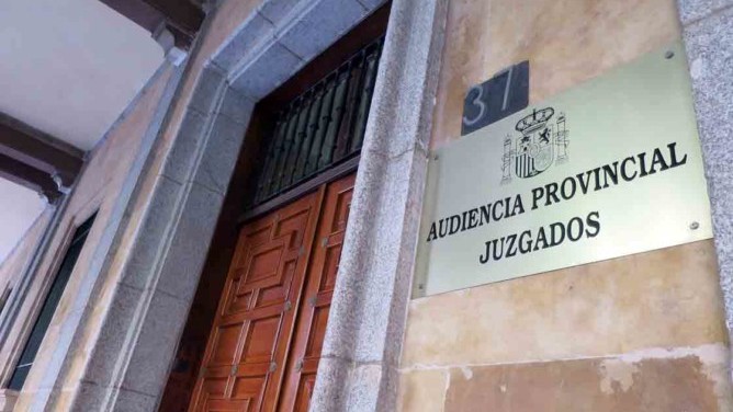 F. https://lacronicadesalamanca.com