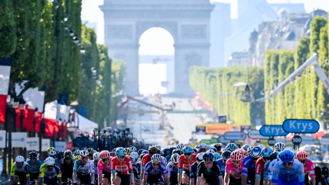 Acortan 44 km la etapa final del Tour al desviarse medios de seguridad a los incendios