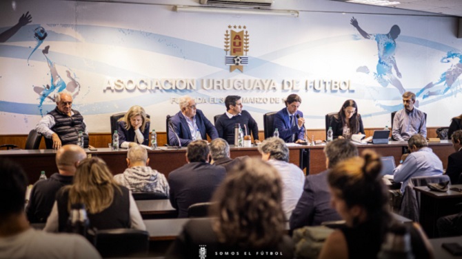 F: Asociaci&oacute;n Uruguaya de F&uacute;tbol
