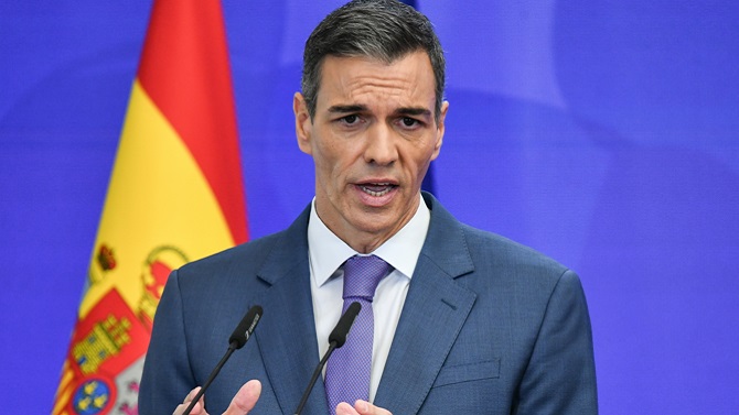 Sánchez responde a Rajoy tras sus declaraciones sobre el origen de los jugadores galos