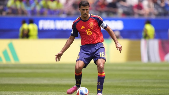 Rodri Hernández zanja las dudas y recupera su jerarquía Mundial