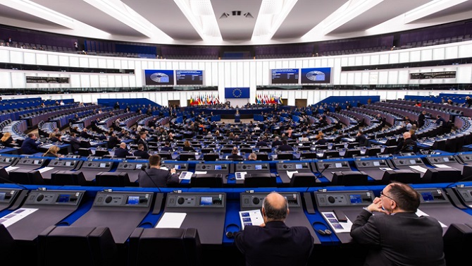 El Parlamento Europeo pide a la Comisión considerar la prohibición de los precios dinámicos en eventos deportivos