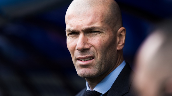 La llegada de Zinedine Zidane al banquillo de la selección francesa genera dos contradicciones