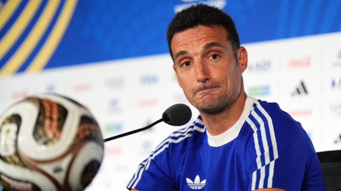 Scaloni, molesto con todo el show previo a la final, dice que de España