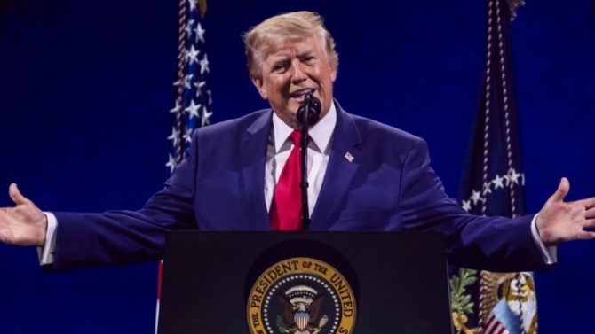 Trump dice que pidió a la FIFA revisar la tarjeta roja a Balogun porque 