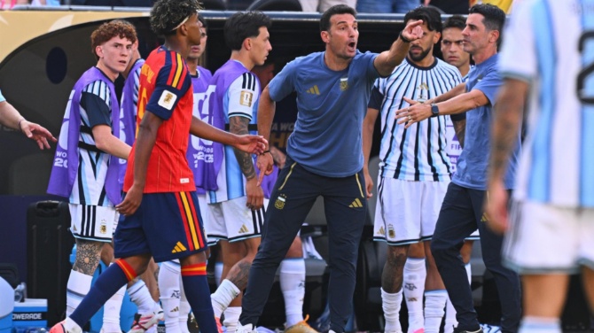 Lionel Scaloni, entre lágrimas, deja en el aire su continuidad al frente de la selección argentina