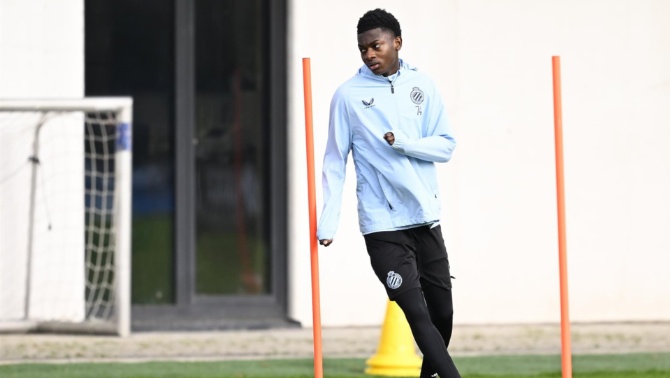 El Barça anuncia el fichaje del extremo belga Jesse Bisiwu, de 18 años, procedente del Brujas