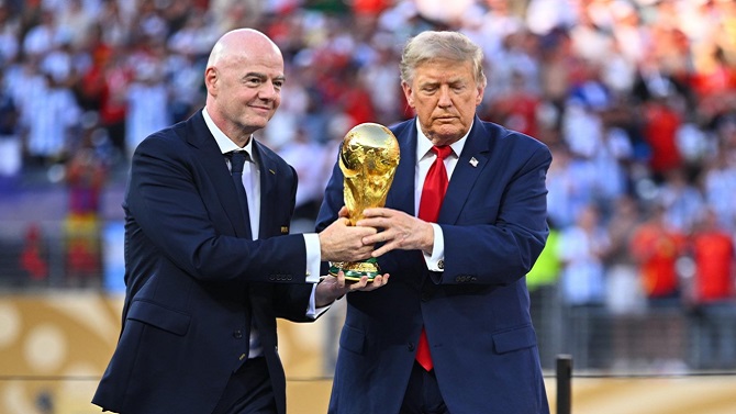 El COI no investigará a Infantino por sus vínculos con Trump y el 'caso Balogun'