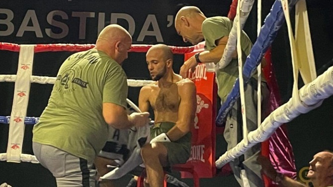 El boxeador riojano Chimo Eddine está ingresado en Málaga tras un KO técnico