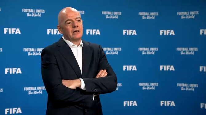 Infantino responde a las críticas: 