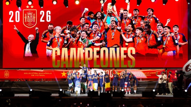 Los campeones se dan un baño de masas ante más de dos millones de personas en Madrid