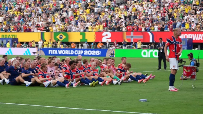 Del remo vikingo noruego al 'Wonderwall' inglés: los festejos más icónicos del Mundial