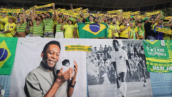 La camiseta que Pelé llevó en la final del Mundial 58' se vende por 4,9 millones de dólares