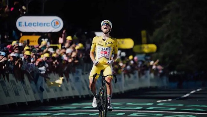 Pogacar vuelve a golpear el Tour y amplía su renta en el Macizo Central