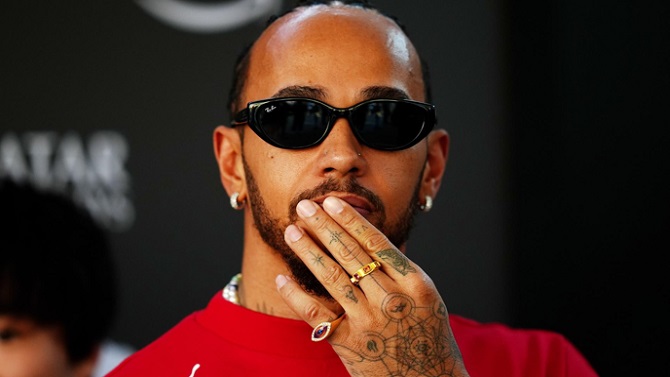 Hamilton lidera los Libres en Silverstone; Sainz decimosexto y Fernando Alonso 20º