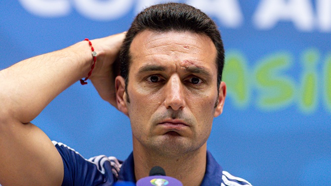 Scaloni elogia a sus «guerreros» pero evita comentar su conducta en la final del Mundial