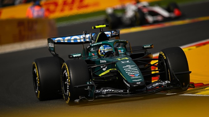 Fernando Alonso, sancionado y al fondo de la parrilla tras cambiar tres unidades de potencia