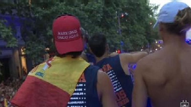 Trump replica en redes el vídeo de Ferran Torres con la gorra de 'Make Spain Great Again'