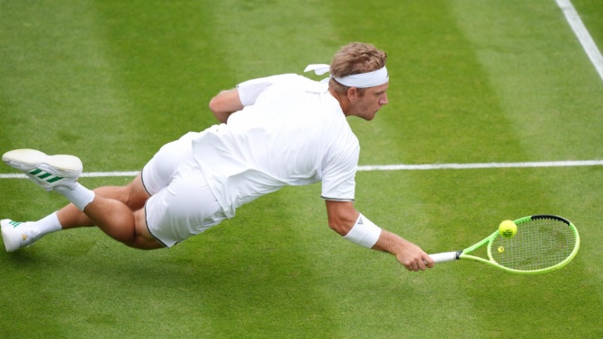 El duelo español en Wimbledon entre Jódar y Carreño, suspendido por falta de luz