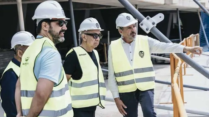 Peter Lim visita Valencia para supervisar las obras del Nou Mestalla