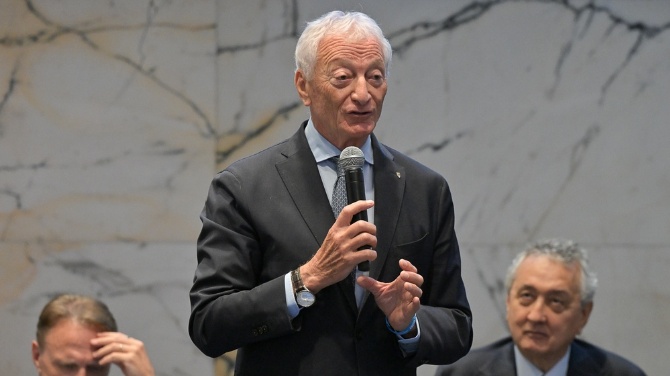 El presidente del CONI pide un técnico nacional para la selección frente a la opción Guardiola
