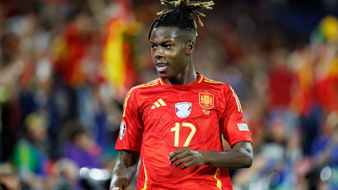 Nico Williams vuelve a entrenarse con el grupo en la víspera del partido ante Portugal