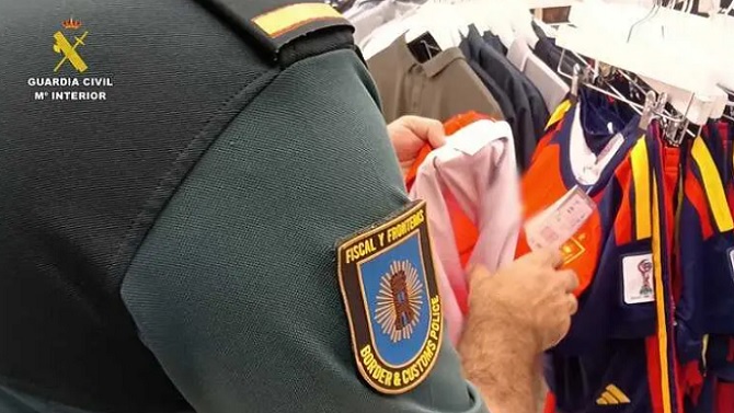 Intervenidas en Gran Canaria más de 1.200 equipaciones falsificadas por valor de 97.000 euros