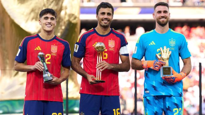 Rodri, mejor jugador del Mundial; Unai mejor portero, y Cubarsí mejor jugador joven
