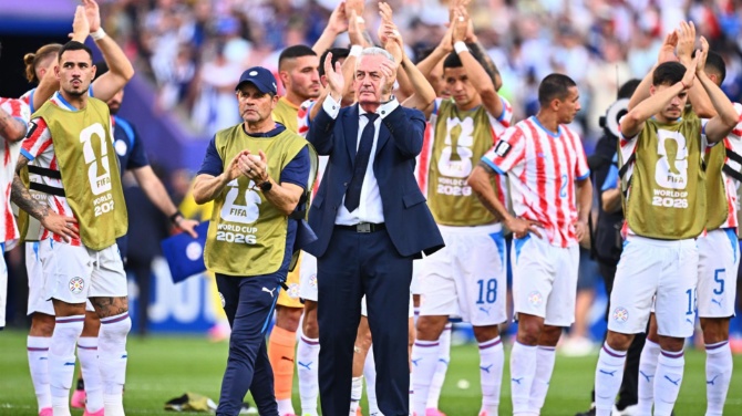 Alfaro, técnico de Paraguay, critica Deschamps por acusarles de insultos al banquillo francés