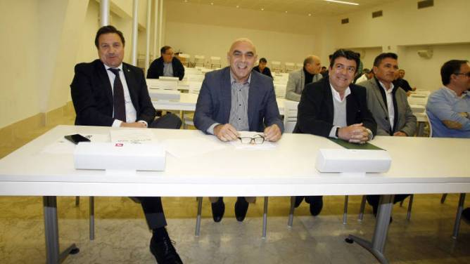 Sepulcre, a la izquierda, principal accionista del club