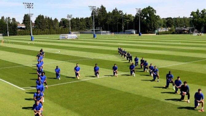 F: Twitter - @CesarAzpi