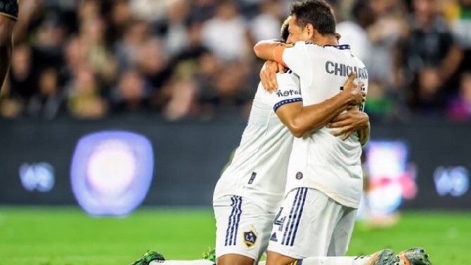 F: Twitter @CH14_ / Cuenta oficial de Chicharito Hernandez